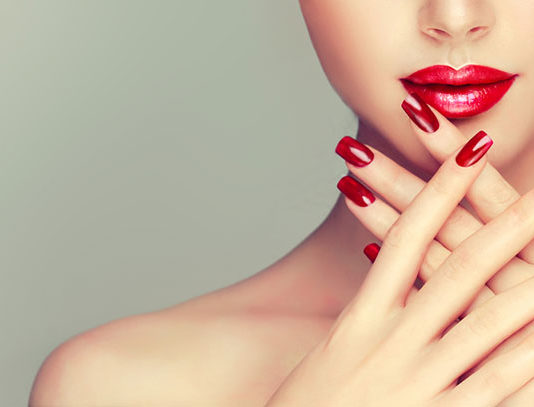 Profesjonalny manicure w domu? To możliwe – poznaj lakiery Maybelline!