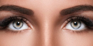 Jak podkreślić oczy? Poznaj proste triki!
