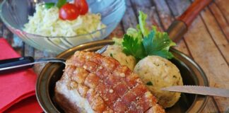 Ile gotować schab w słoiku?