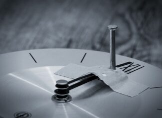 Czym przykleić korzeń do kamienia? Czym przykleić korzeń do kamienia?