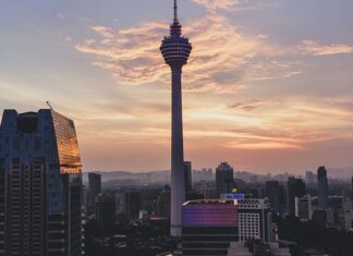 Czym kleić skały w akwarium?